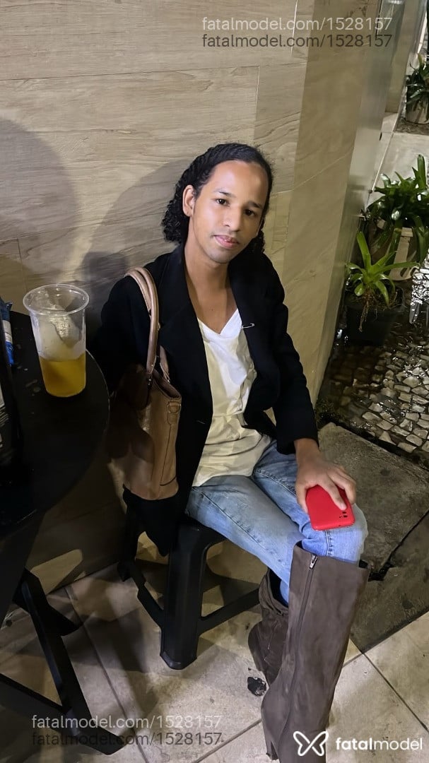 Acompanhante travesti com cabelo castanho de olhos mel - Kethellyny