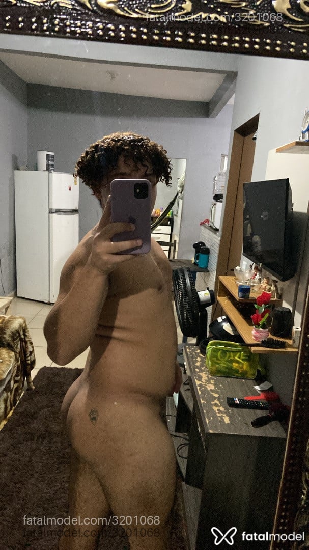 Acompanhante homem com cabelo castanho de olhos castanhos - Bernardo