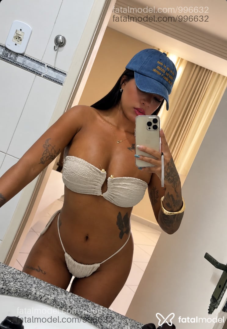 Acompanhante mulher com cabelo castanho de olhos castanhos - Lunna