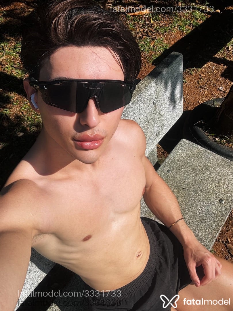 Acompanhante homem com cabelo castanho de olhos mel - David