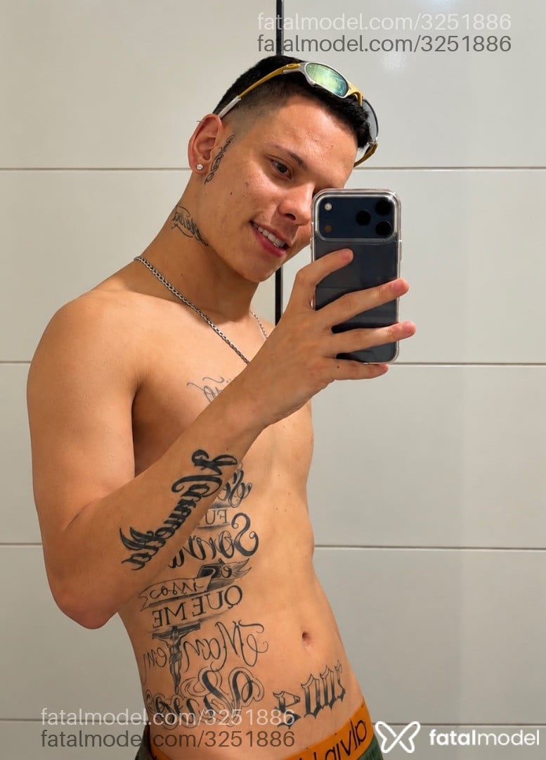 Acompanhante homem com cabelo castanho de olhos mel - Vitor Andrade