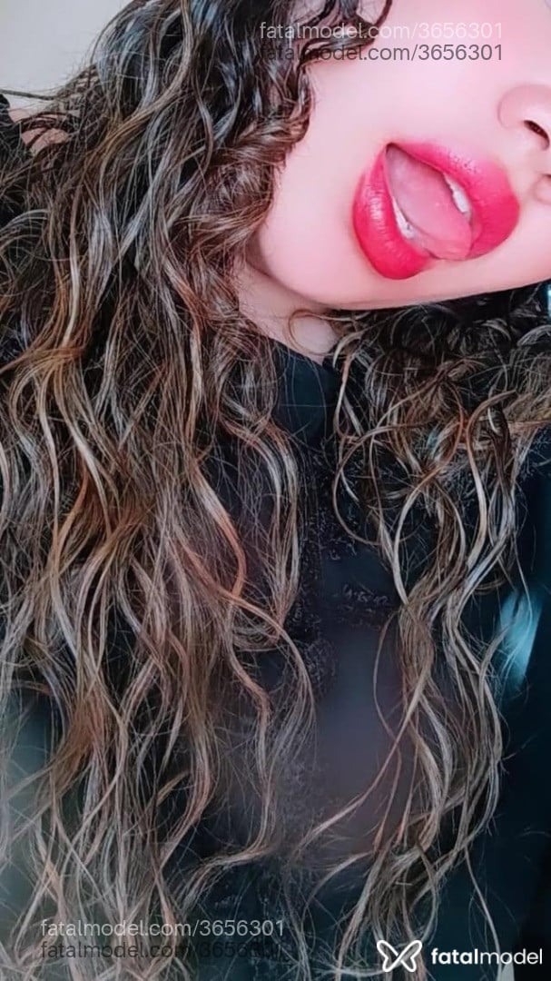 Acompanhante mulher com cabelo castanho de olhos castanhos - Lilian