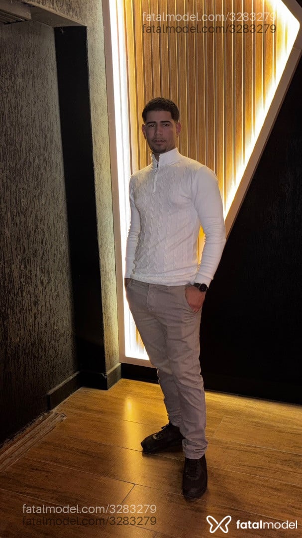 Acompanhante homem morena (o) de olhos castanhos - Marlon