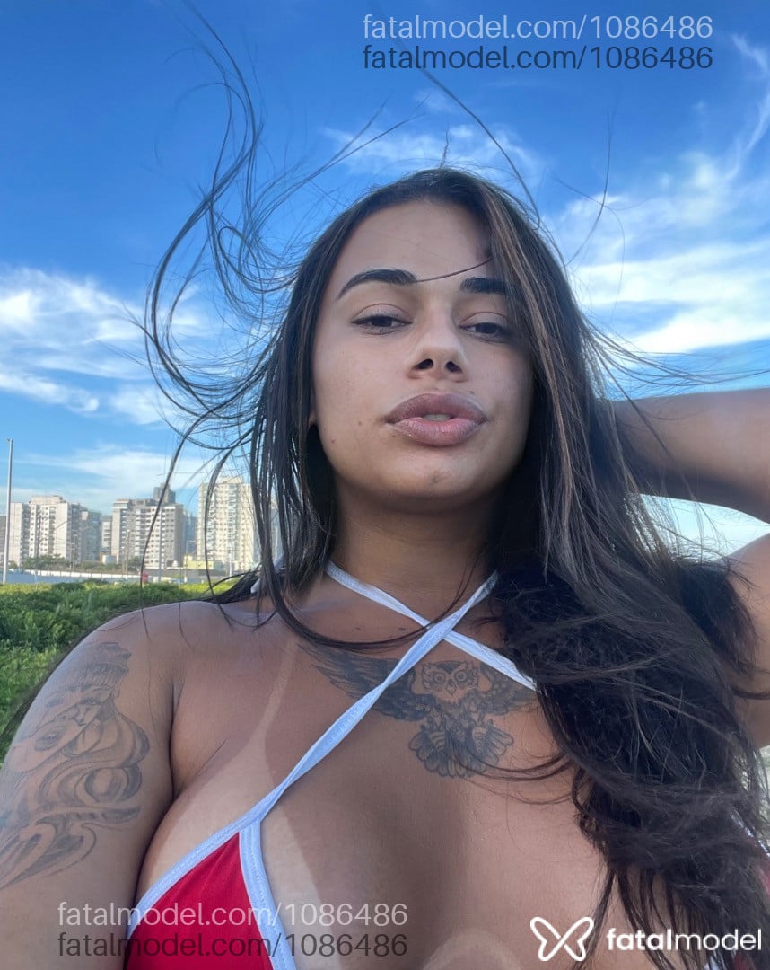 Acompanhante mulher trans com cabelo castanho de olhos castanhos - Laryssa Cavalliey