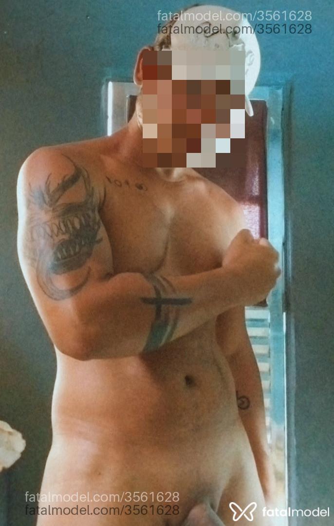 Acompanhante homem com cabelo castanho de olhos castanhos - Aleft