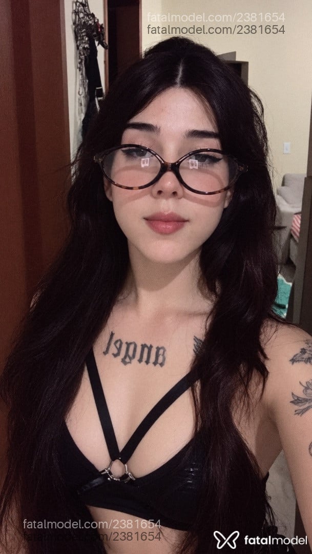 Acompanhante mulher com cabelo castanho de olhos castanhos - Angel