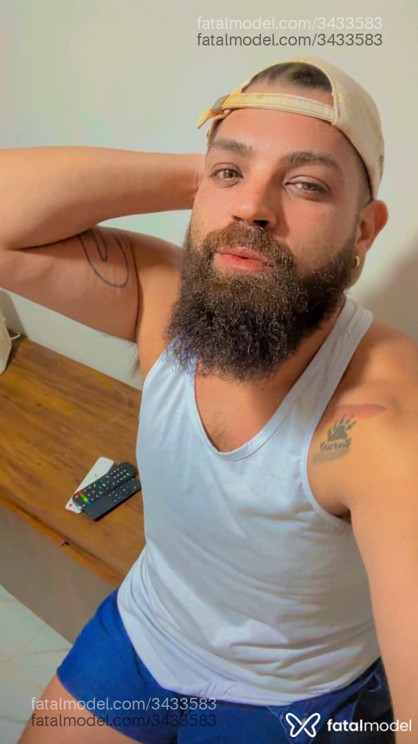 Acompanhante homem com cabelo castanho de olhos verdes - Rogger