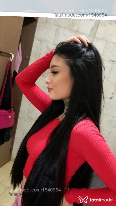 Acompanhante mulher com cabelo castanho de olhos castanhos - Larissa Lais