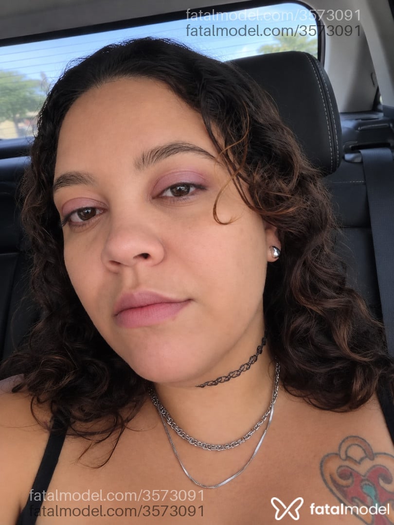 Acompanhante mulher com cabelo castanho de olhos castanhos - Gabriella