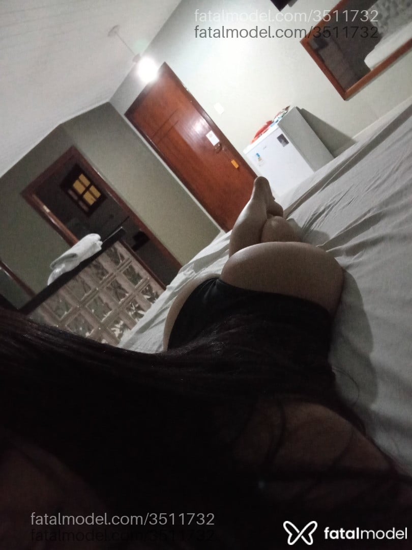 Acompanhante mulher morena (o) de olhos pretos - Eliana