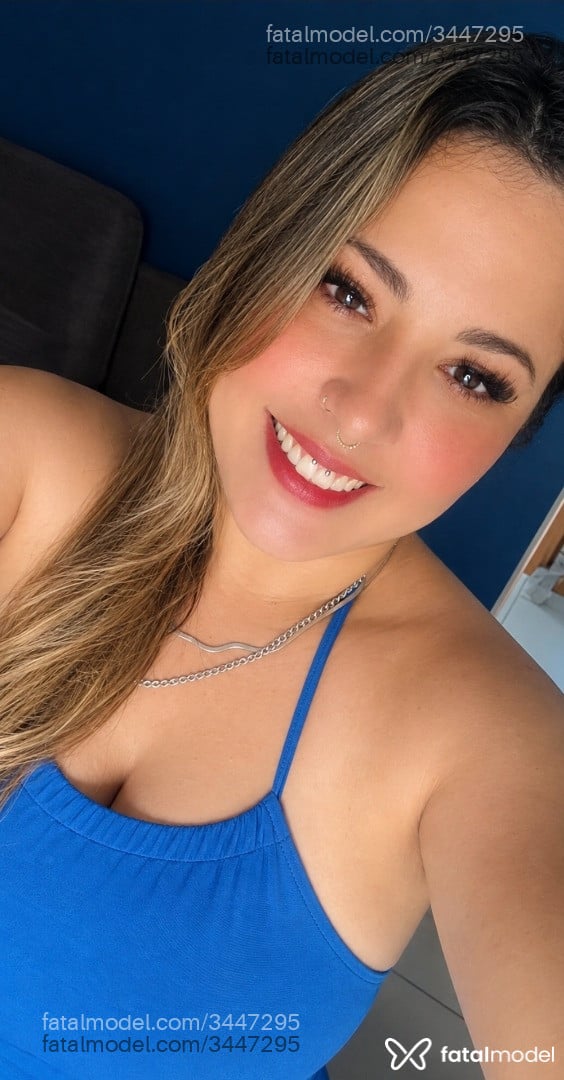 Acompanhante mulher loira (o) de olhos castanhos - Anny Costa