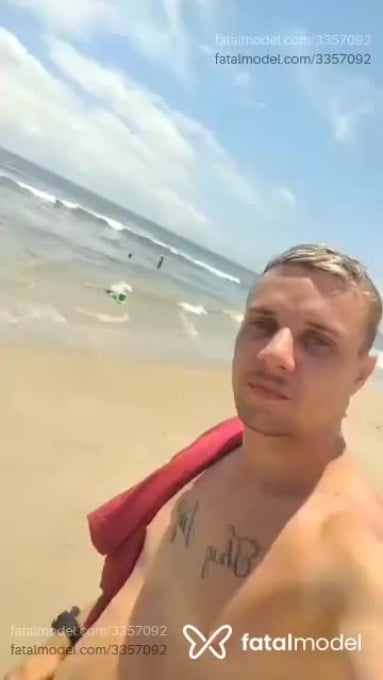 Acompanhante homem com cabelo castanho de olhos verdes - Yuri Martins Acompanhante homem com cabelo castanho de olhos verdes - Yuri Martins