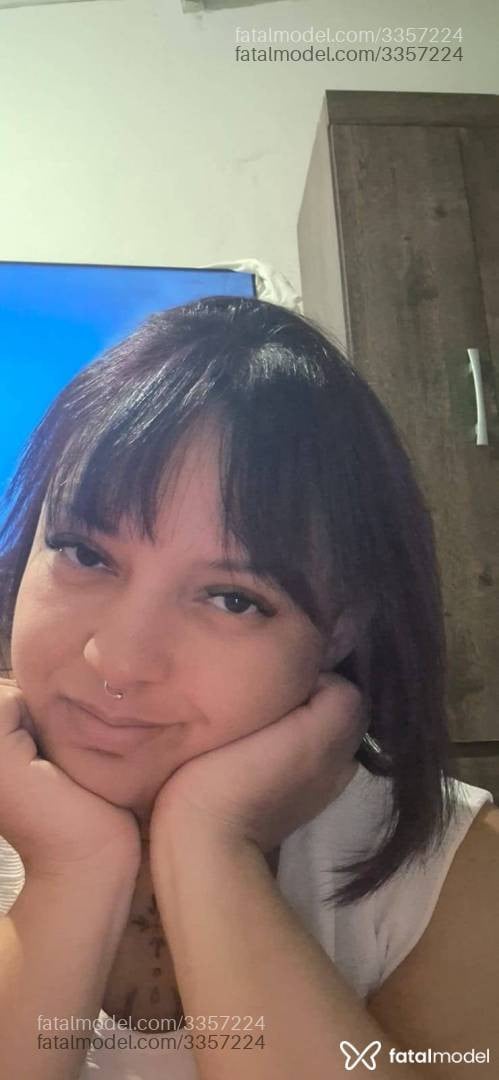Acompanhante mulher com cabelo colorido de olhos castanhos - Srt Ju Bittencourt