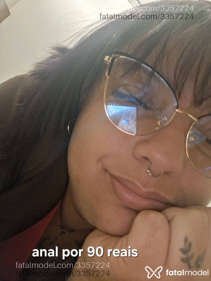 Acompanhante mulher com cabelo colorido de olhos castanhos em Juiz de Fora - Júlia Bittencourt