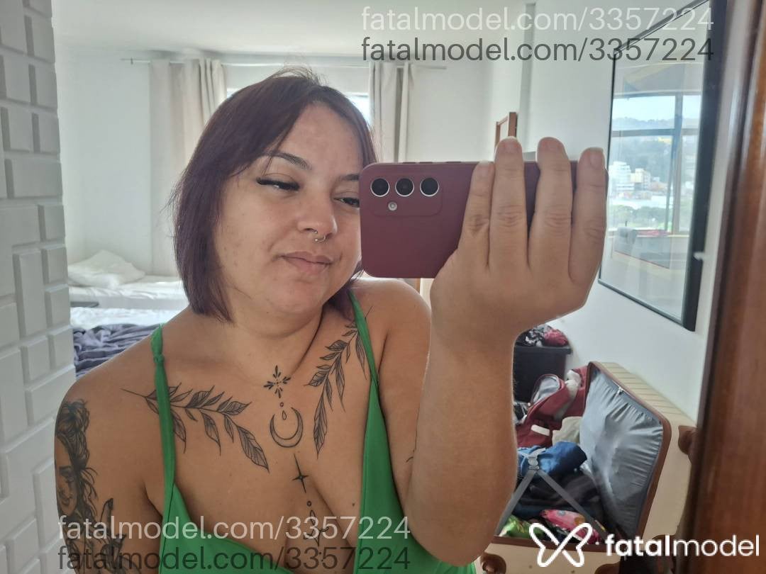 Acompanhante mulher com cabelo colorido de olhos castanhos em Juiz de Fora - Srt Ju Bittencourt