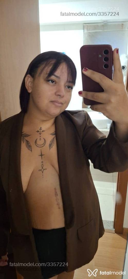 Acompanhante mulher com cabelo colorido de olhos castanhos em Juiz de Fora - Srt Ju Bittencourt