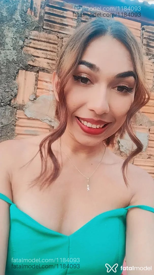 Acompanhante mulher trans morena (o) de olhos mel - Izabella ferreira