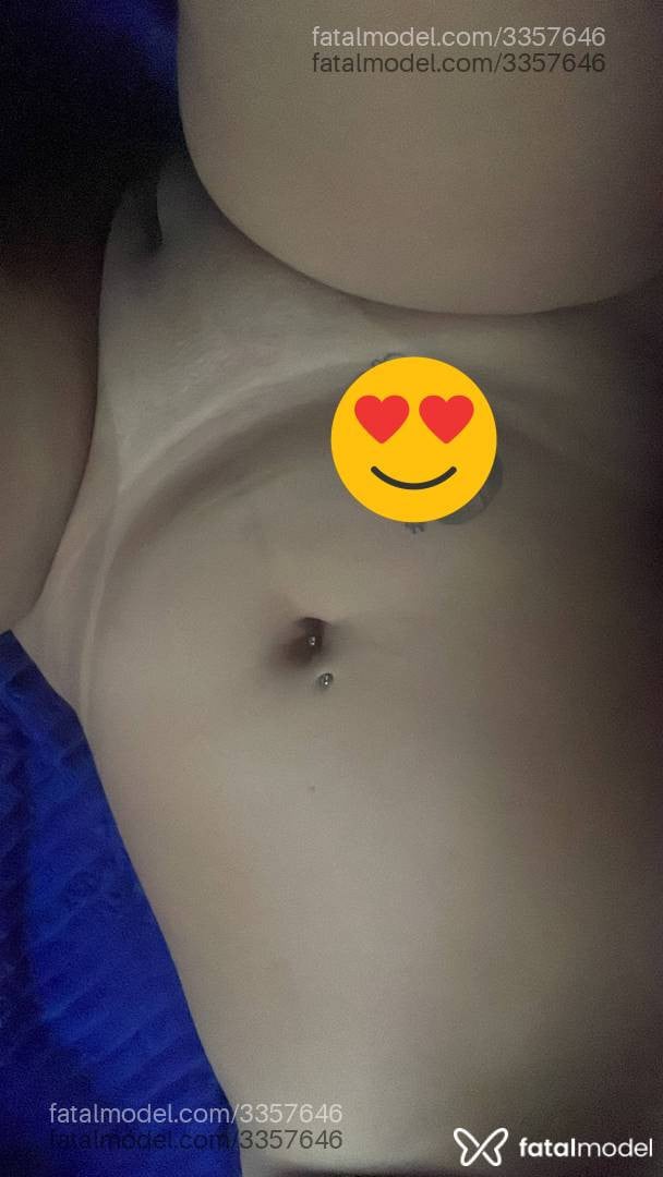 Acompanhante mulher loira (o) de olhos pretos - Jujju