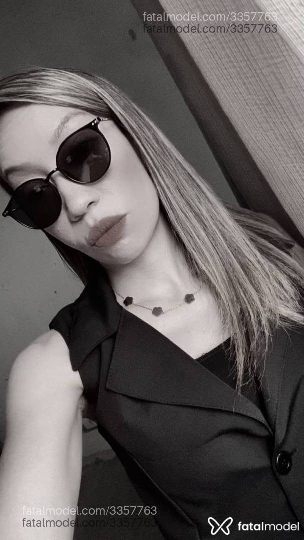 Acompanhante mulher loira (o) de olhos mel em Serra - Valesca