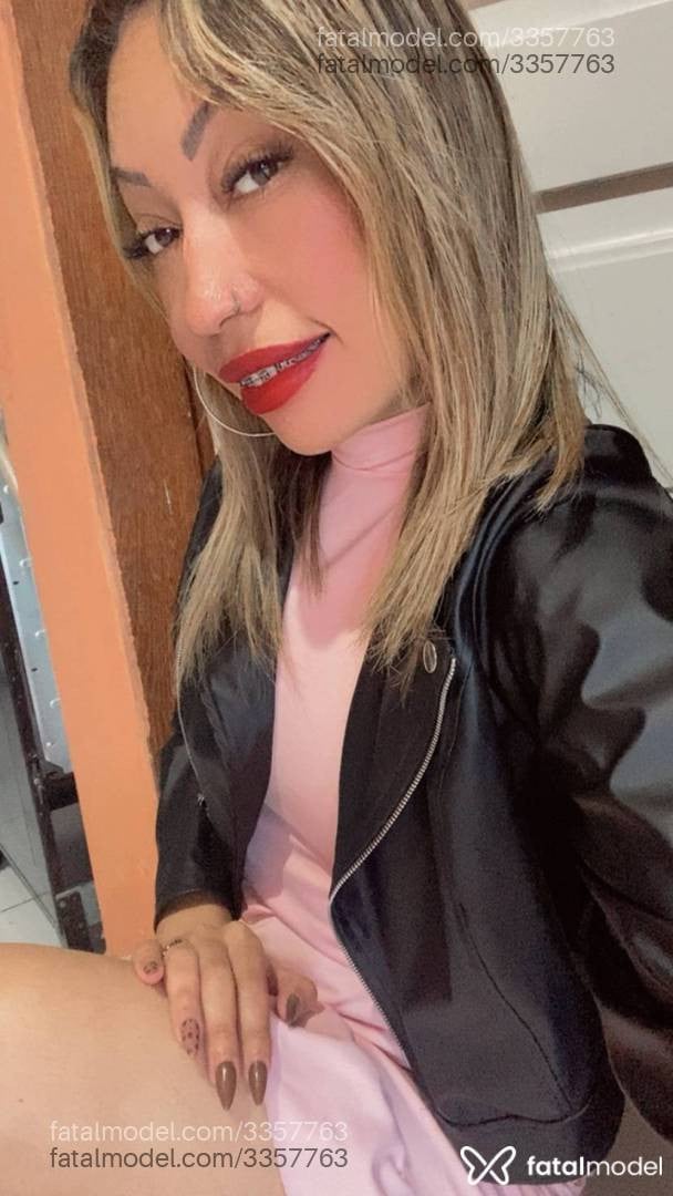 Acompanhante mulher loira (o) de olhos mel em Serra - Valesca