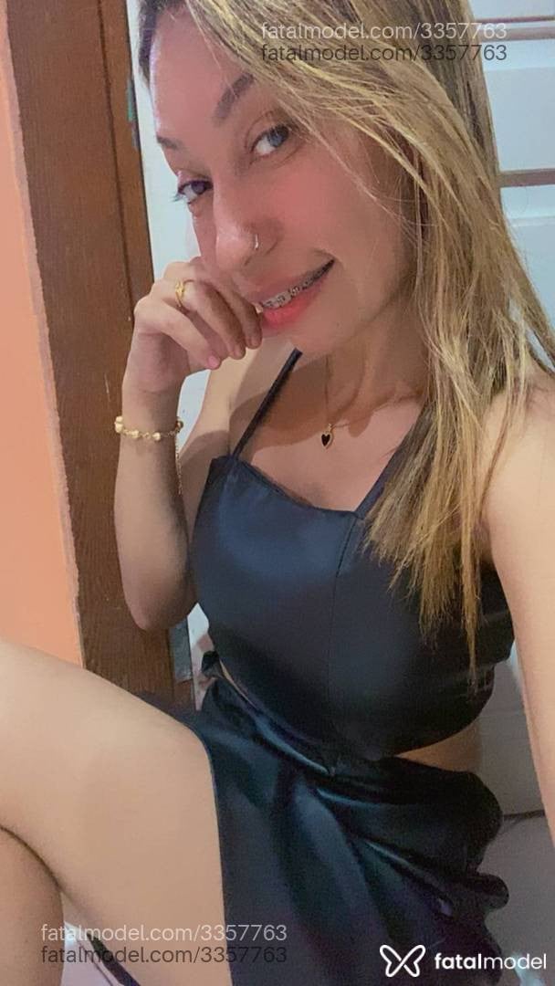 Acompanhante mulher loira (o) de olhos mel - Valesca Acompanhante mulher loira (o) de olhos mel - Valesca