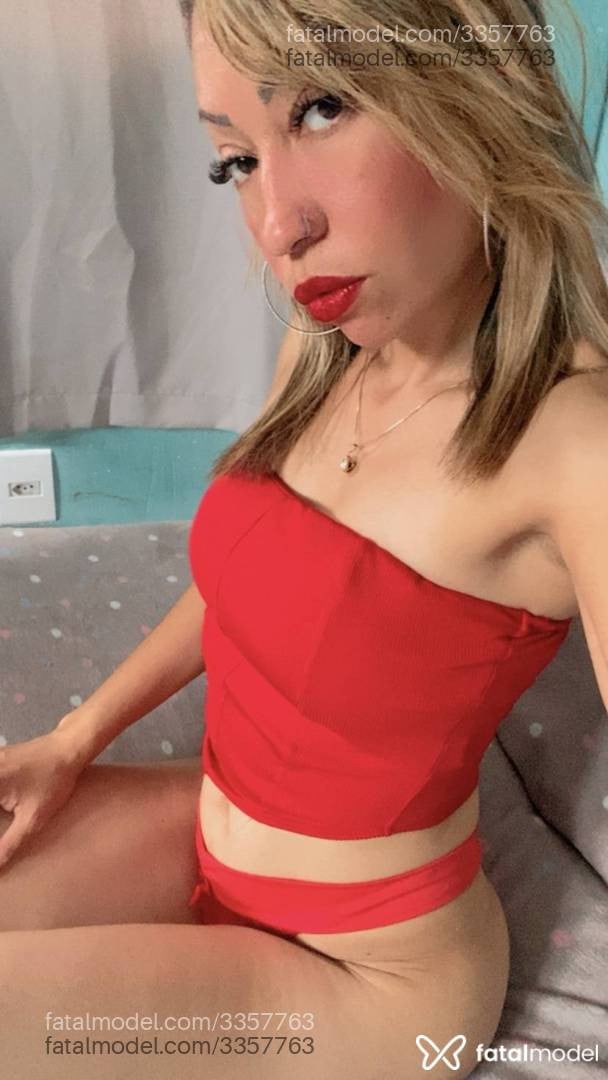 Acompanhante mulher loira (o) de olhos mel - Valesca