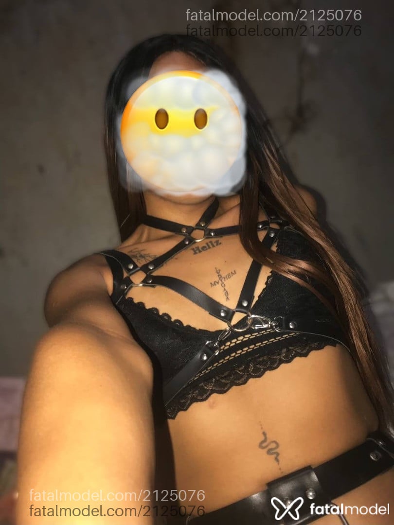 Acompanhante mulher trans morena (o) de olhos pretos - Gabi