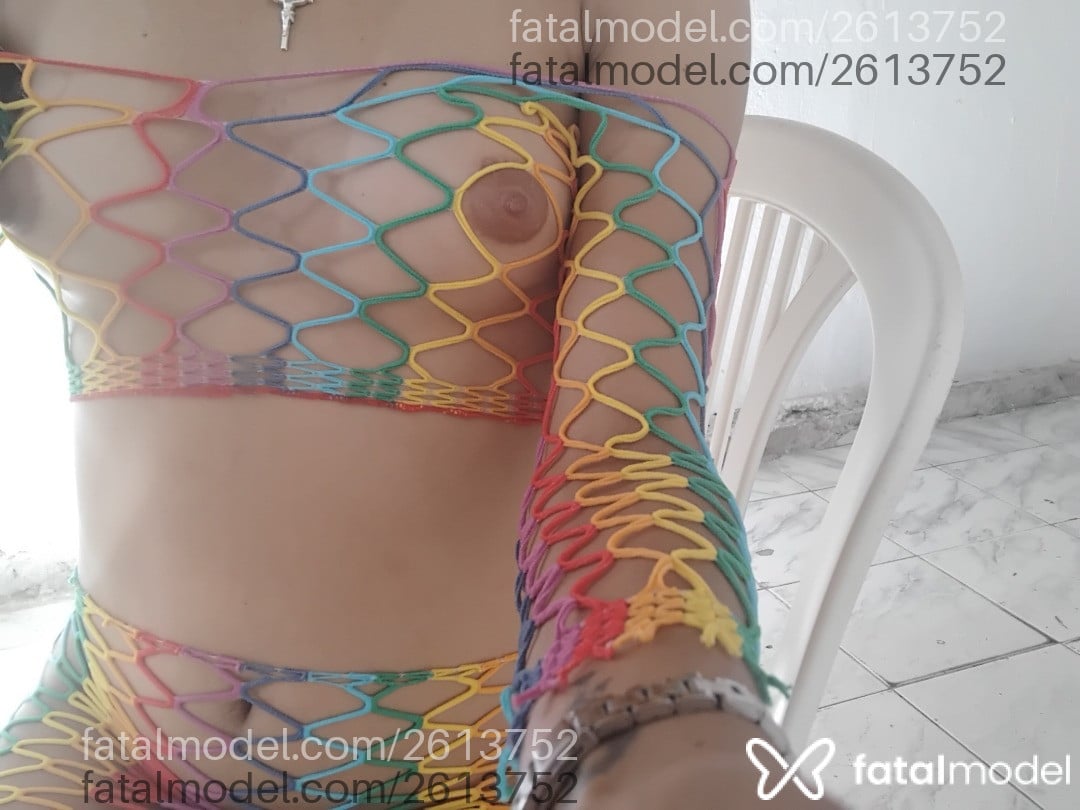 Acompanhante mulher trans com cabelo castanho de olhos mel - Eduarda