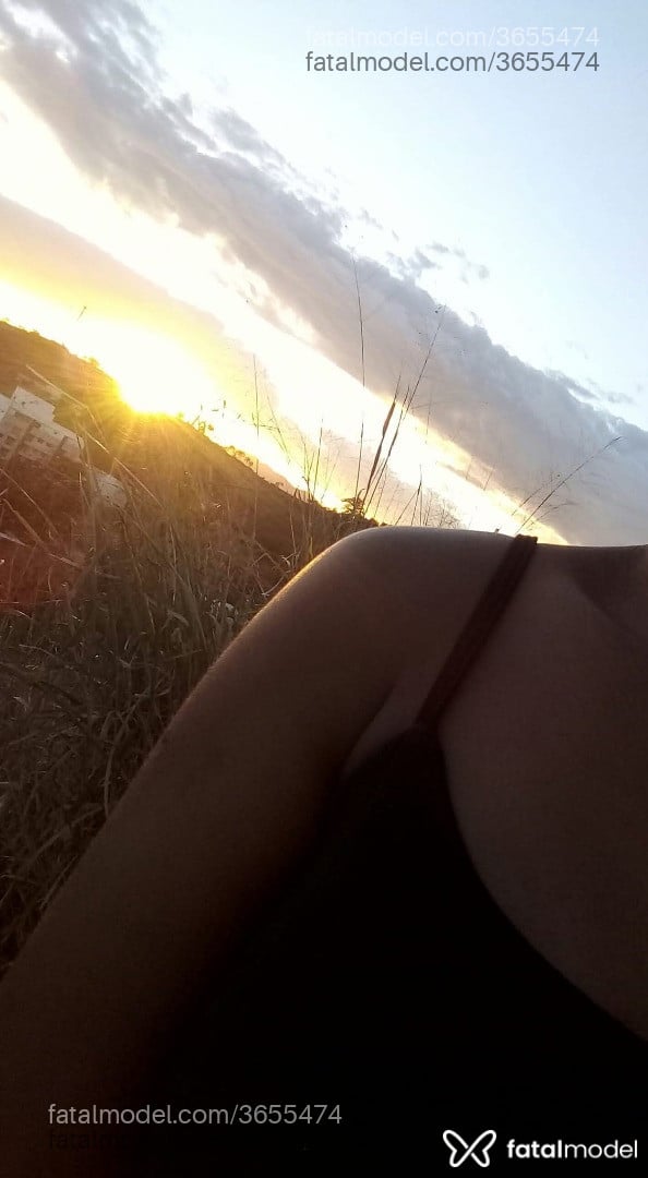 Acompanhante mulher com cabelo castanho de olhos pretos - Karina Santos