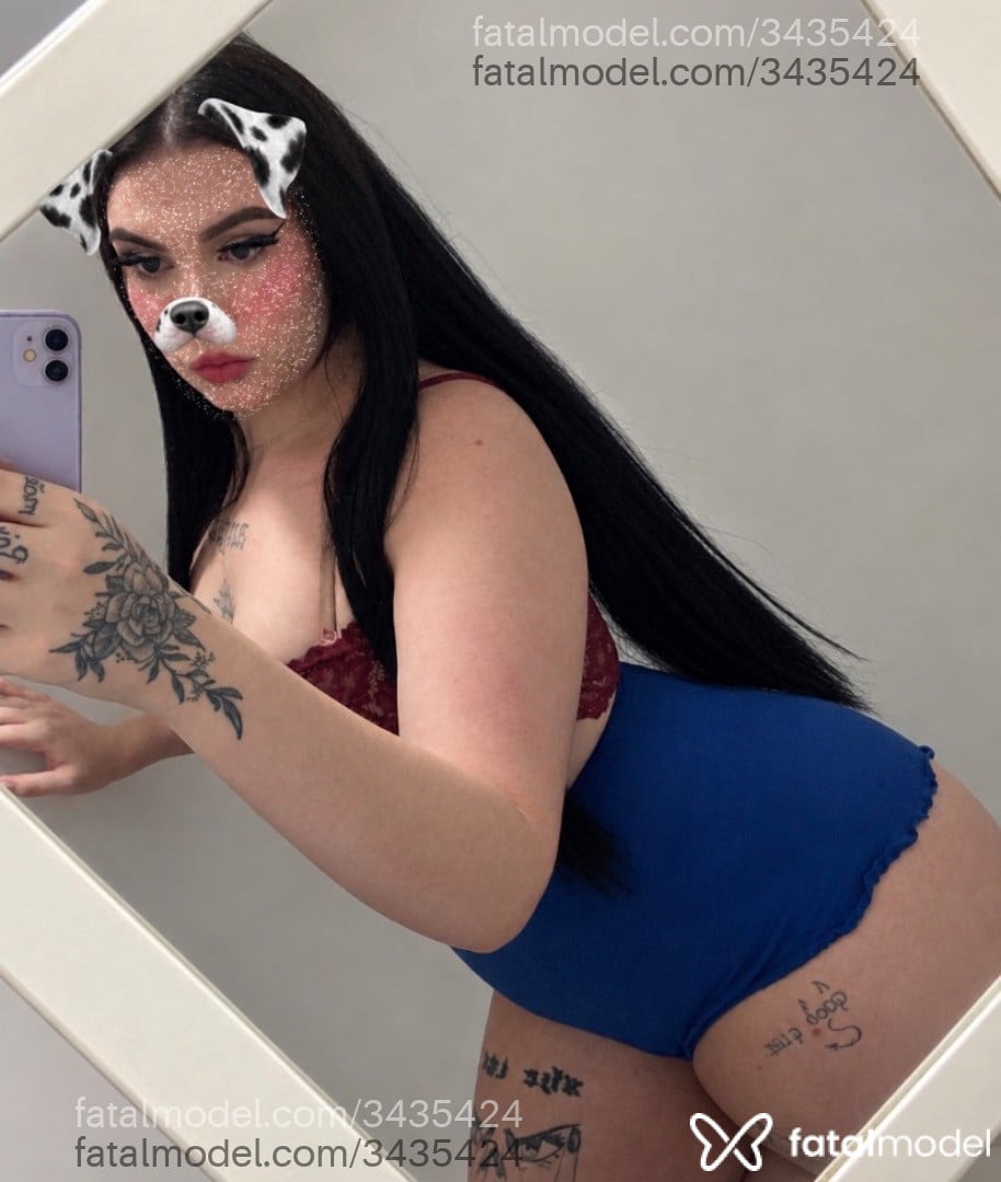 Acompanhante mulher trans com cabelo castanho de olhos castanhos - Angel