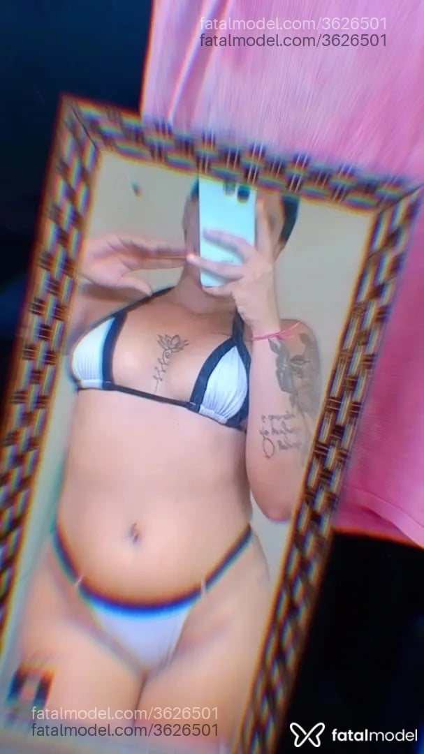 Acompanhante mulher morena (o) de olhos pretos - Japinhha