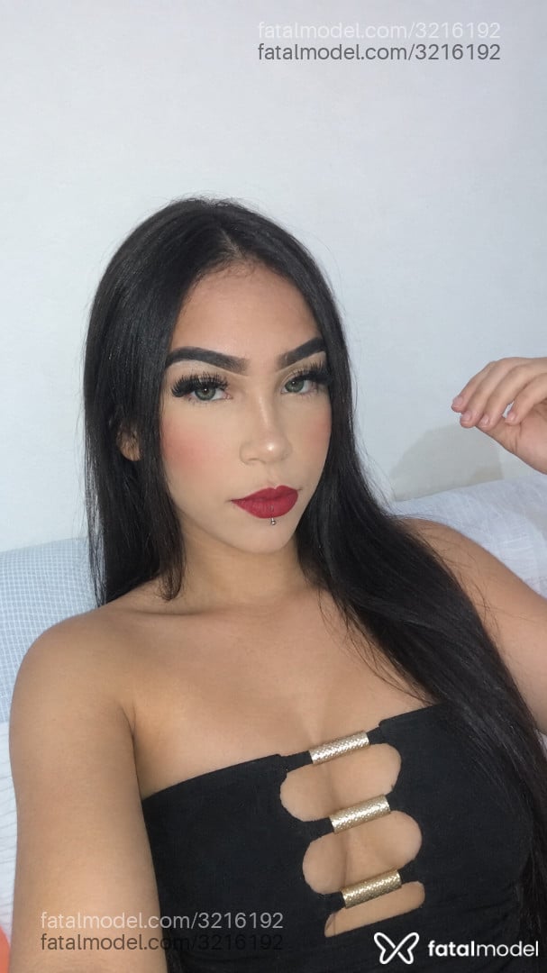 Acompanhante mulher morena (o) de olhos castanhos - Valentina