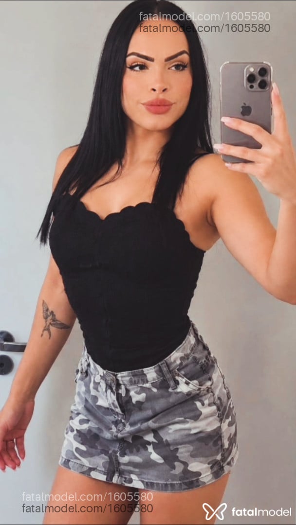 Acompanhante mulher trans morena (o) de olhos castanhos - Mirella Mustang