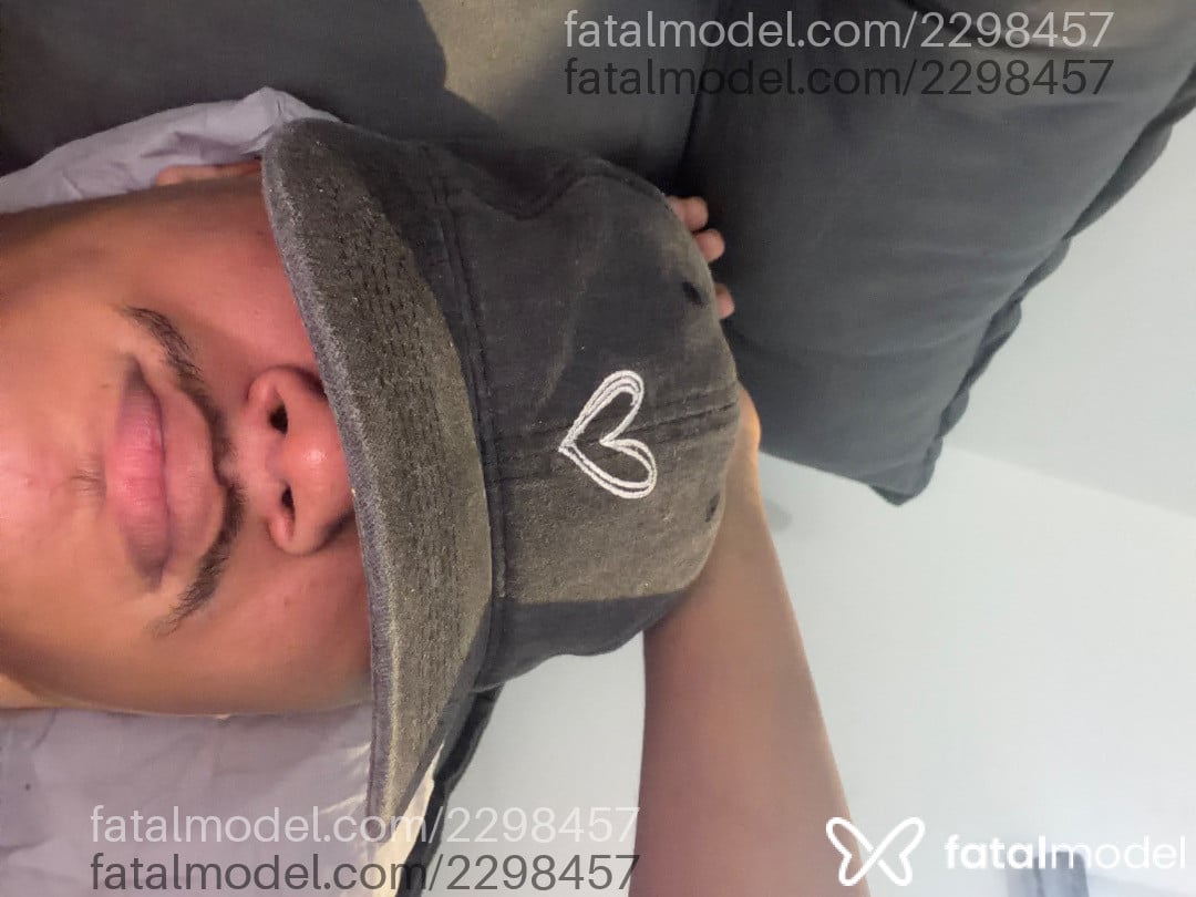 Acompanhante homem morena (o) de olhos pretos - Guilherme