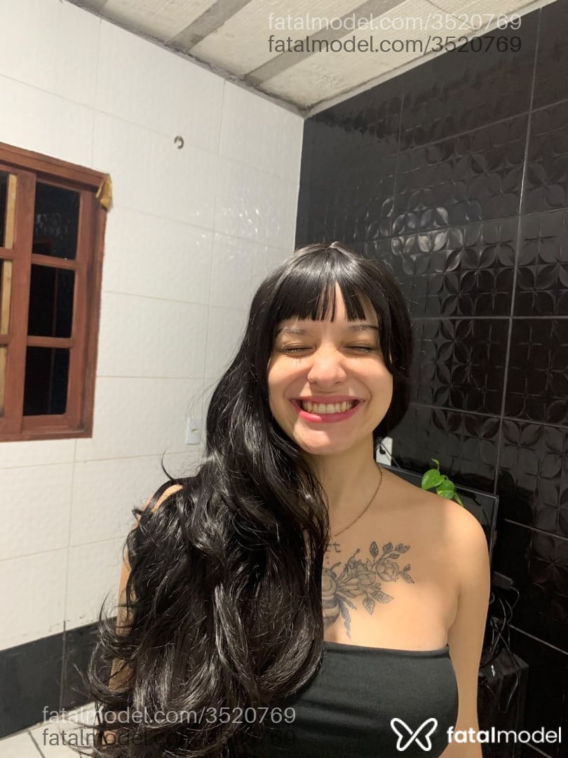 Acompanhante mulher morena (o) de olhos pretos - Sunshine