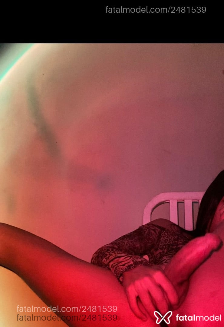 Acompanhante mulher trans morena (o) de olhos castanhos - Agatinha
