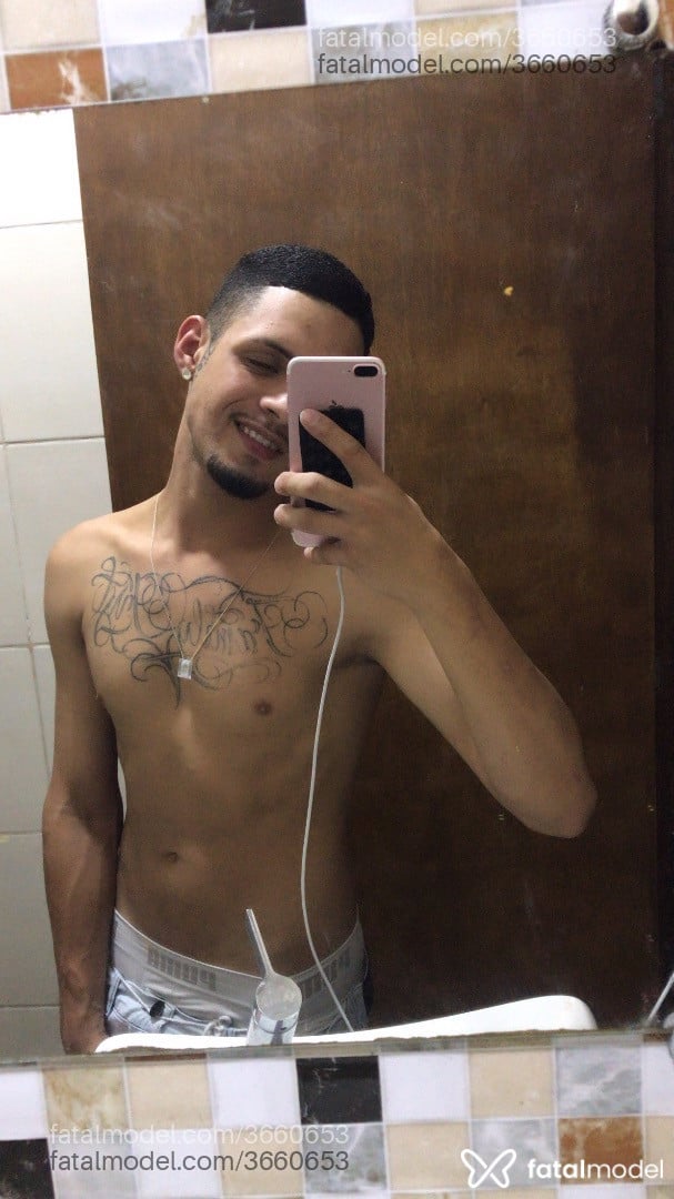 Acompanhante homem com cabelo castanho de olhos castanhos - Louis Henrique
