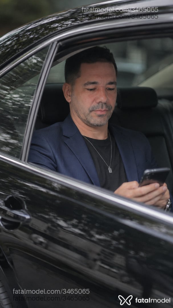 Acompanhante homem com cabelo castanho de olhos castanhos - Vitor