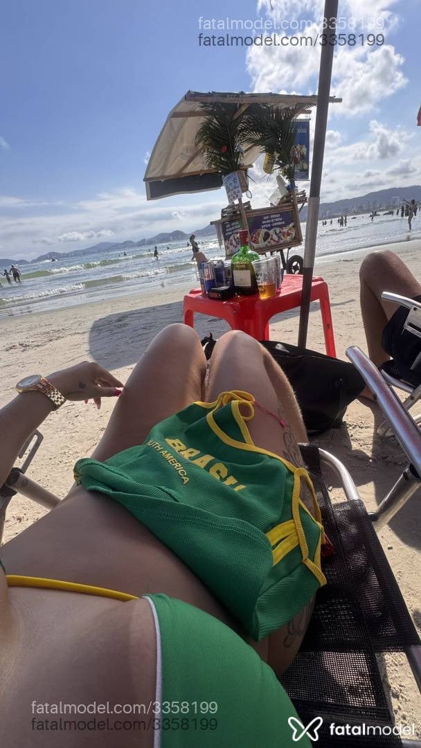 Acompanhante mulher com cabelo castanho de olhos verdes em Ubatuba Acompanhante mulher com cabelo castanho de olhos verdes em Ubatuba - Naty Parker