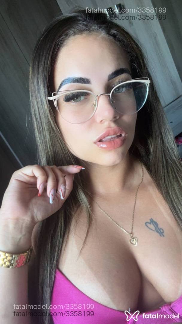 Acompanhante mulher com cabelo castanho de olhos verdes em Ubatuba Acompanhante mulher com cabelo castanho de olhos verdes em Ubatuba - Naty Parker