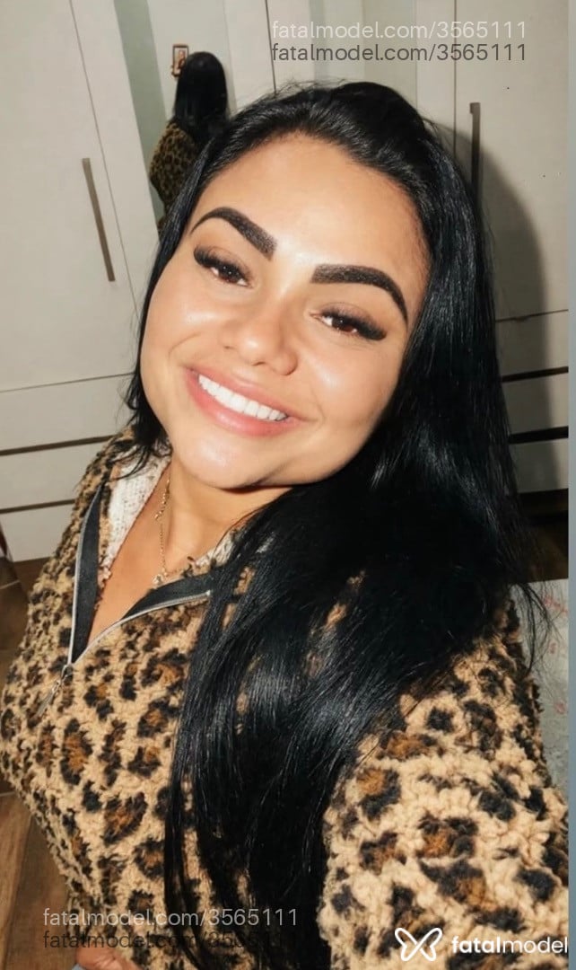 Acompanhante mulher morena (o) de olhos castanhos - Bella Bithencur