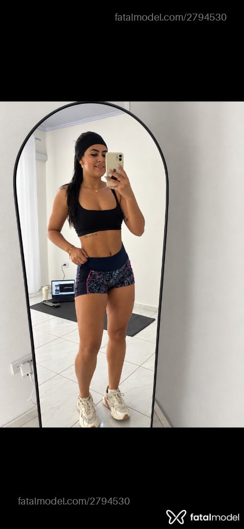 Acompanhante mulher morena (o) de olhos castanhos - Rondoniense