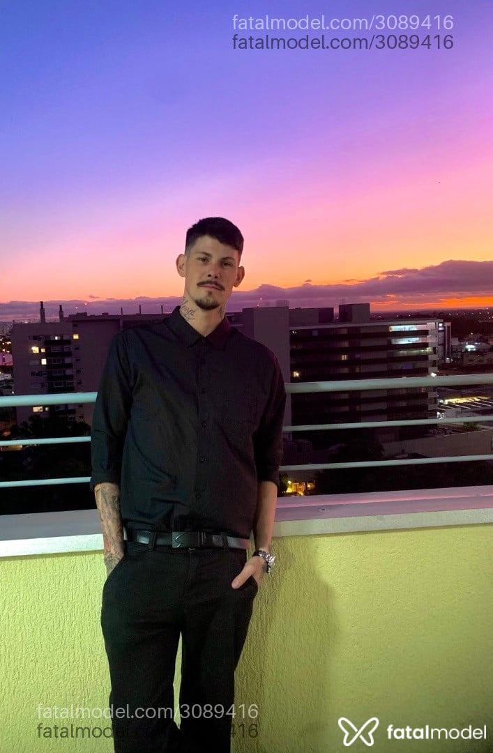Acompanhante homem morena (o) de olhos castanhos - Leonardo