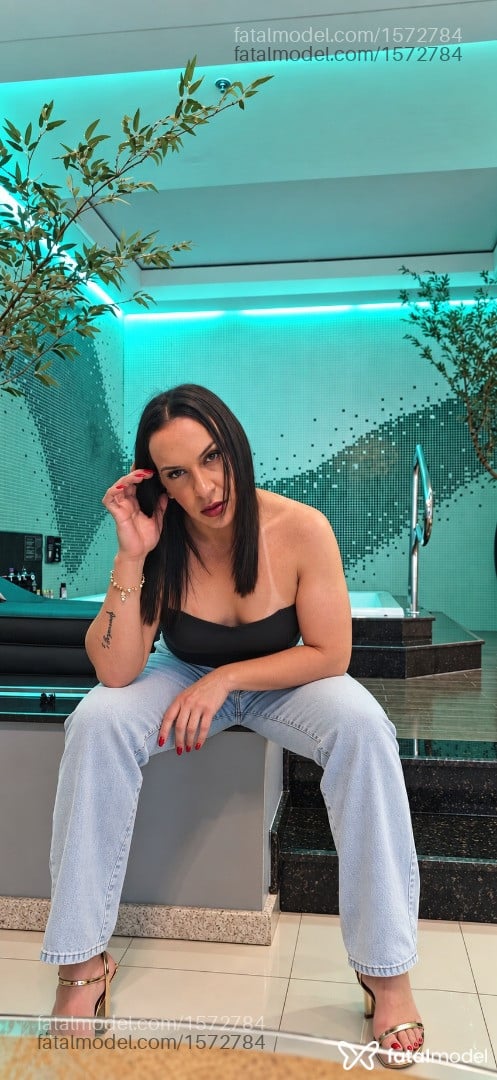 Acompanhante mulher trans com cabelo castanho de olhos castanhos - Lu Yse