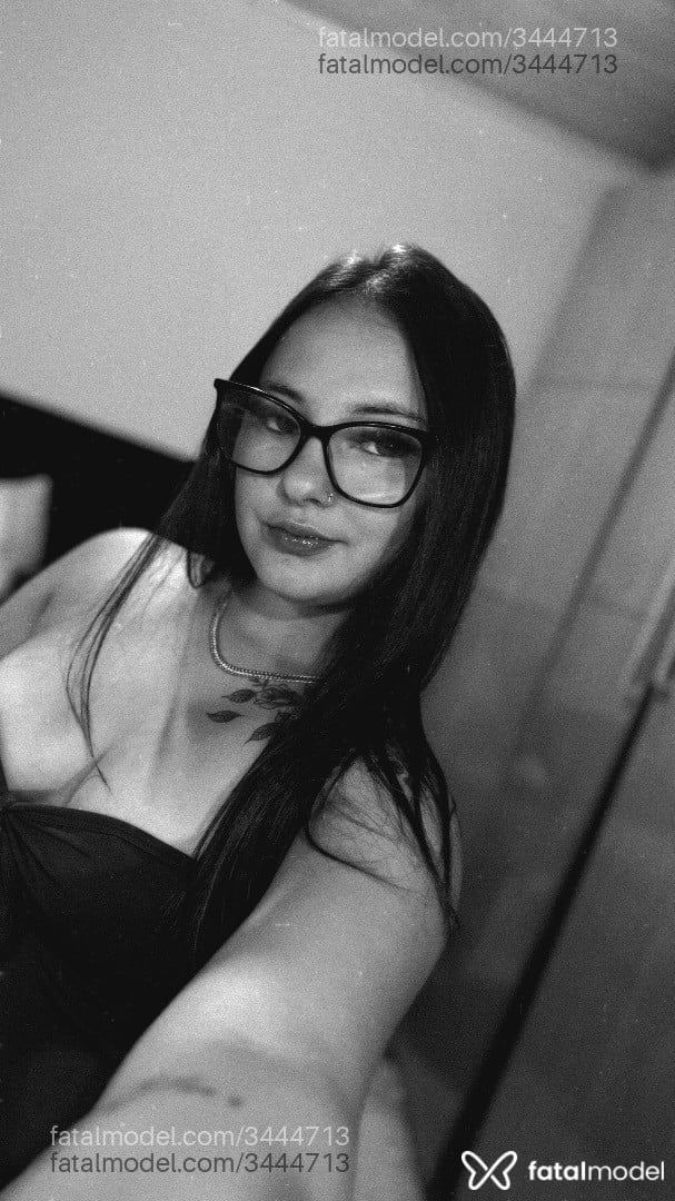 Acompanhante mulher com cabelo castanho de olhos castanhos - Melissa Vargas