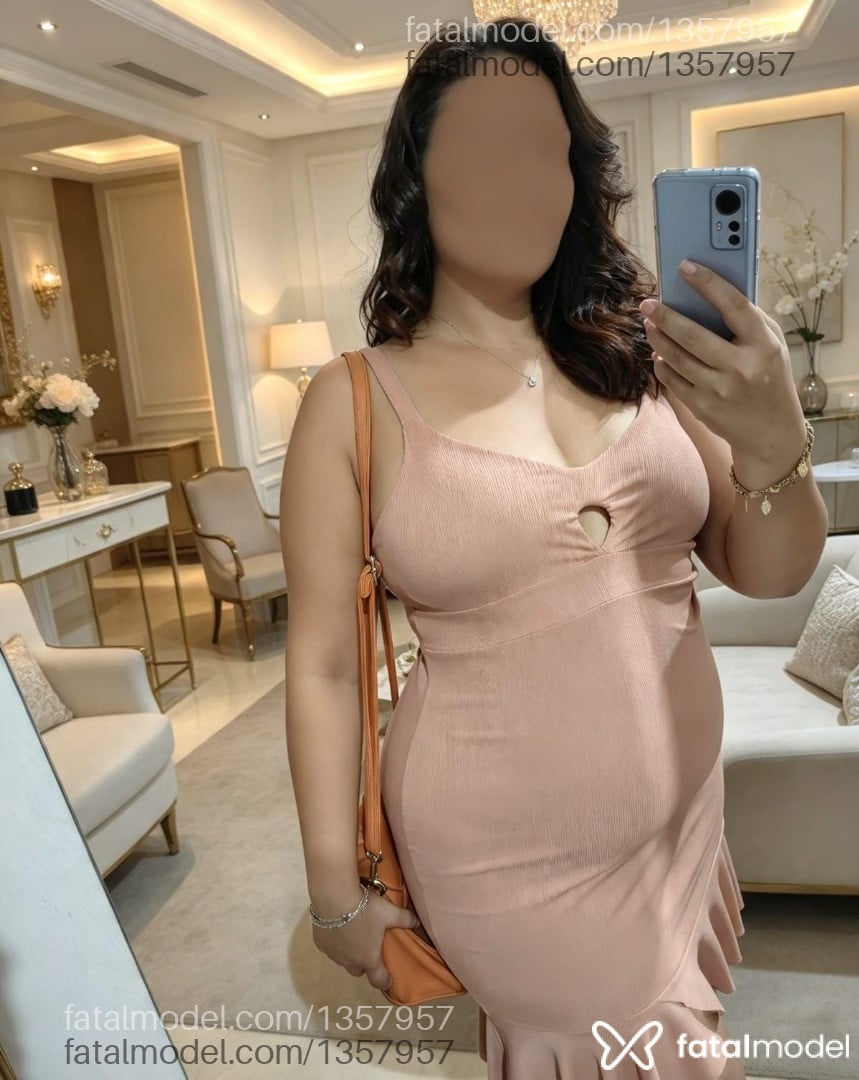 Acompanhante mulher com cabelo castanho de olhos mel - Perinha