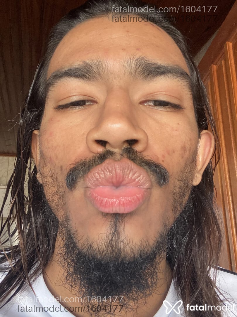 Acompanhante homem com cabelo castanho de olhos castanhos - Bruno Mineirin