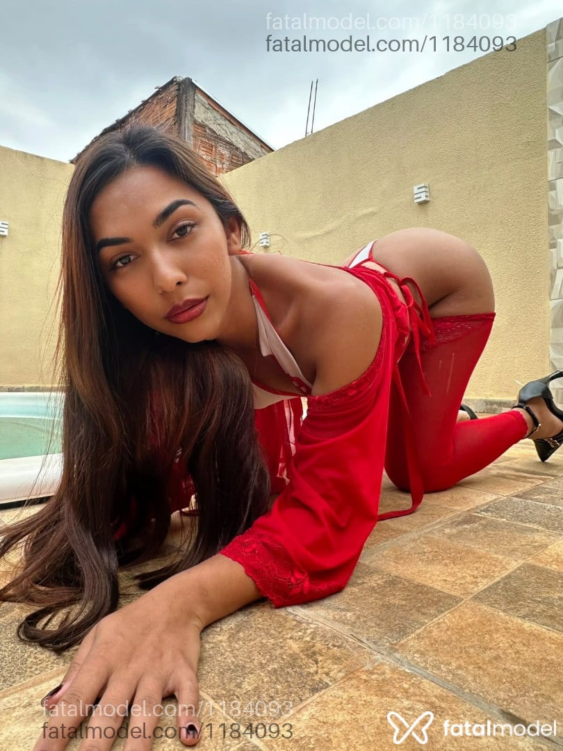 Acompanhante mulher trans morena (o) de olhos mel - Izabella ferreira