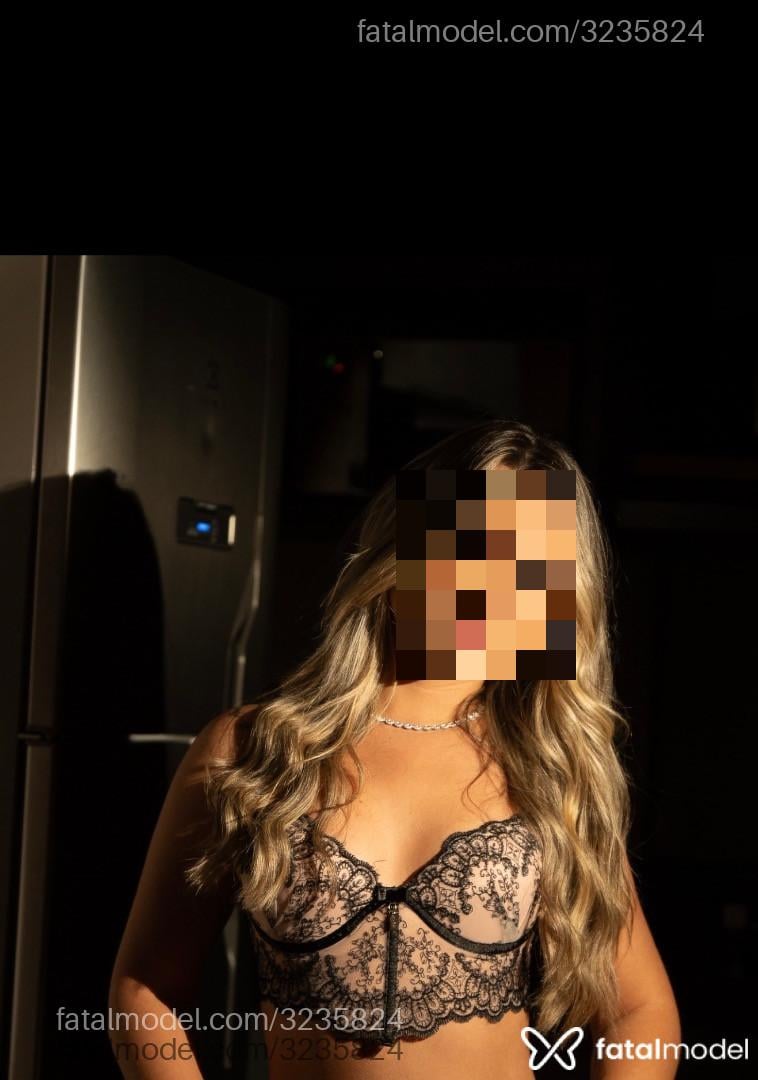 Acompanhante mulher loira (o) de olhos pretos - Yasmim Ferraz