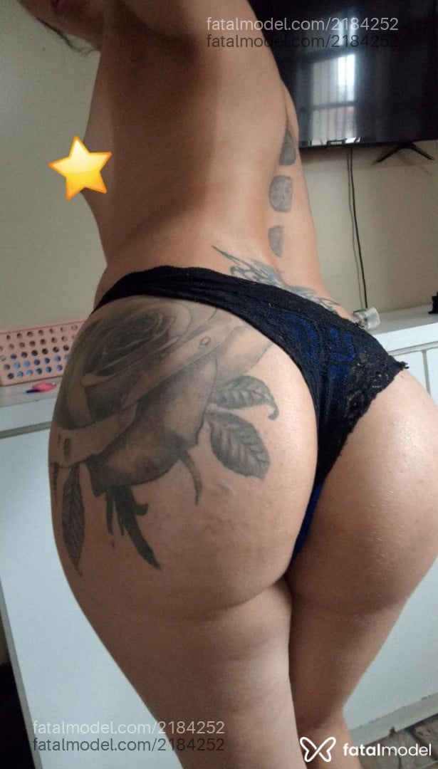 Acompanhante mulher trans com cabelo castanho de olhos castanhos - Lua Khalil